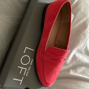 Ann Taylor LOFT warm coral loafers size 8.5